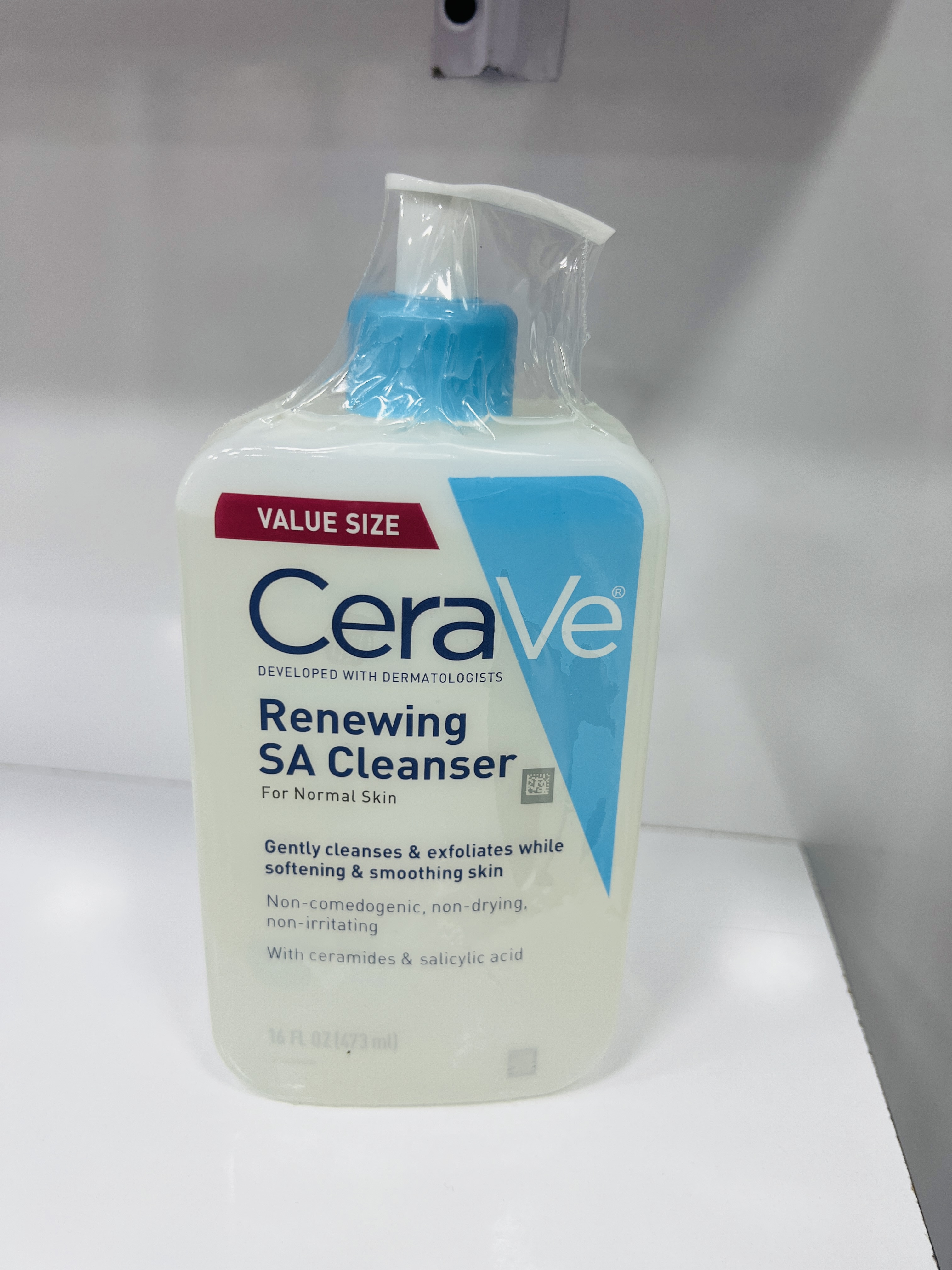 ژل شوینده پوست نرمال سالیسیلیک اسید سراوی آمریکایی Cerave Renewing Sa Cleanser اورجینال با تضمین کیفیت