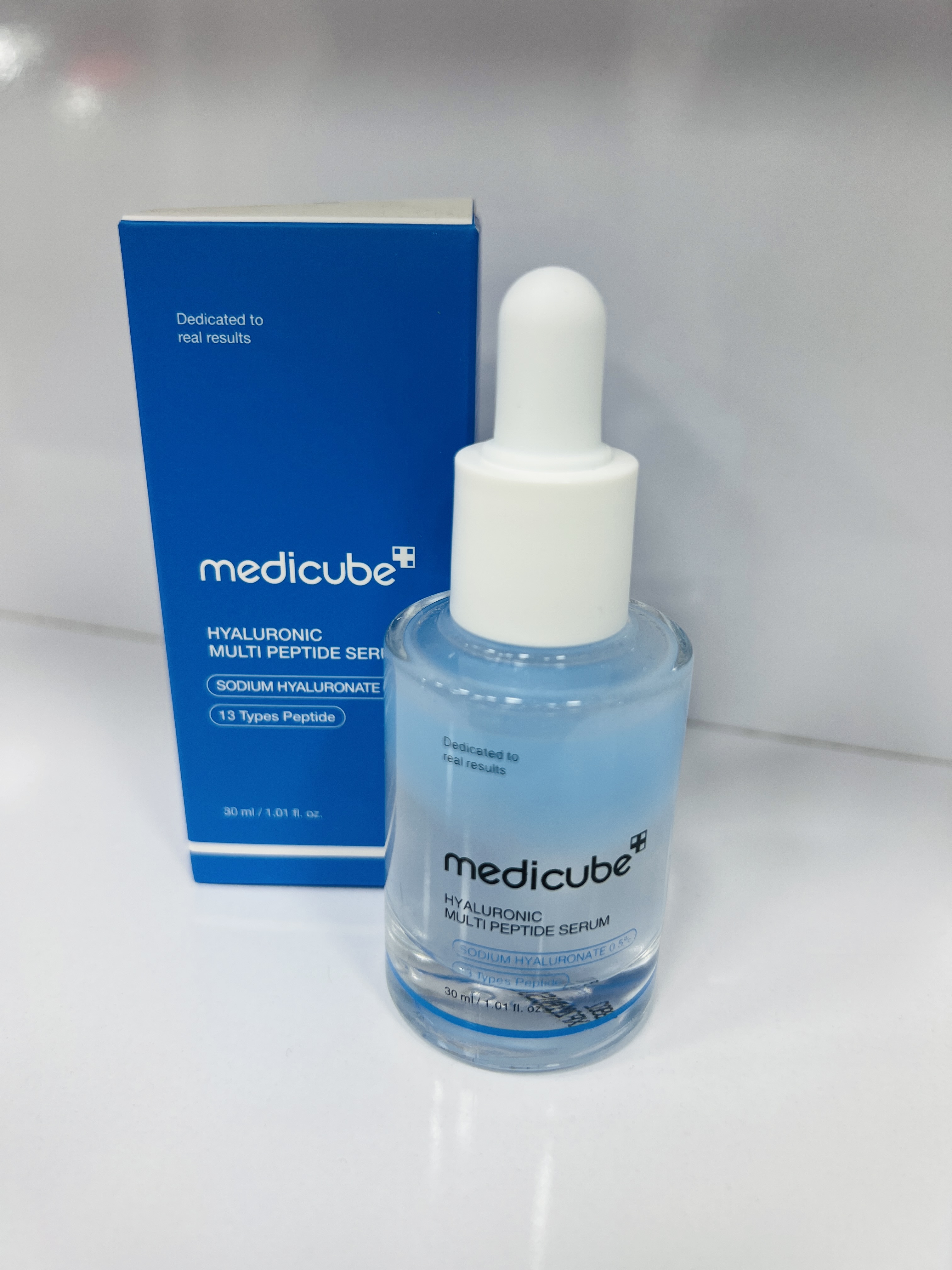سرم هیالورونیک اسید و مولتی پپتاید مدی‌کیوب اورجینال Medicube